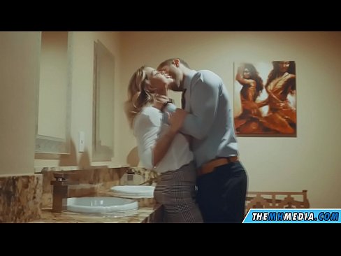 ❤️ Όταν μια πλούσια ξανθιά σε αποπλανεί σε μια δημόσια τουαλέτα ❤️❌ Ποιότητα σεξ ️❤